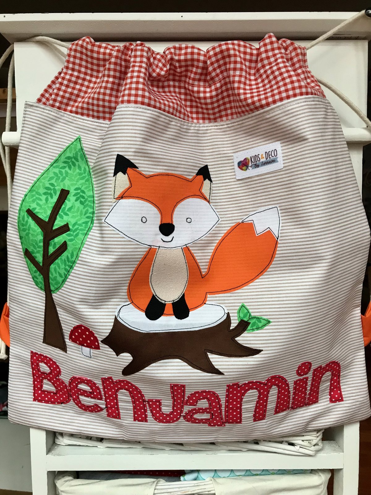 Morral crema con un zorro aplicado y el nombre Benjamín