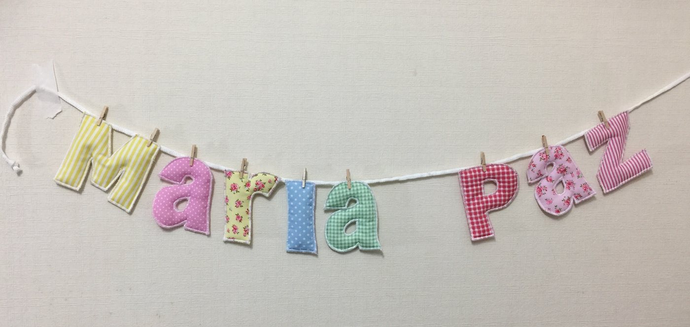 Guirnalda con el nombre María Paz en tonos pastel